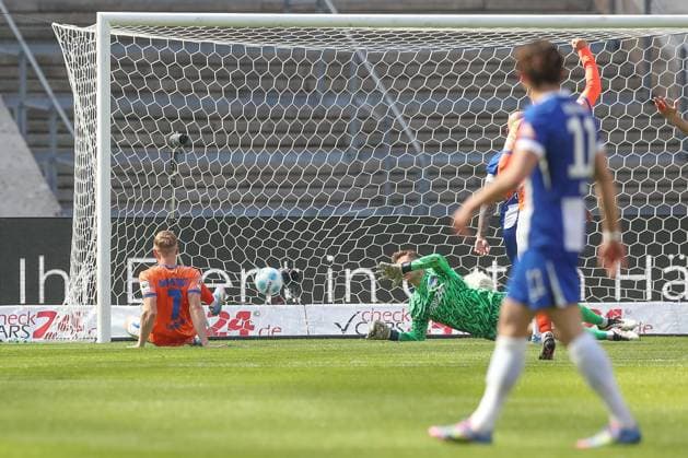 12 04 2025, xtgx, Soccer 2 Bundesliga, Hertha BSC Berlin SV Darmstadt 98 emspor, v l Goal to 0 1 by Isac Lidberg Darmstadt, 7 DFL DFB REGULATIONS PROHIBIT ANY USE OF PHOTOGRAPHS as IMAGE SEQUENCES and or QUASI VIDEO Berlin