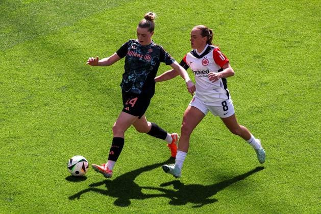 2025 04 12 xJAx Google Pixel Womens Bundesliga Eintracht Frankfurt FC Bayern Munich v l , Alara Sehitler FC Bayern Munich , Lisanne Graewe Eintracht Frankfurt Zweikampf, Action, Aktion, Battles for the Ball DFL DFB REGULATIONS PROHIBIT ANY USE OF PHOTOGRAPHS as IMAGE SEQUENCES and or QUASI VIDEO Copyright: JoaquimxFerreira