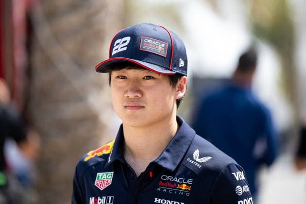 Yuki Tsunoda Oracle Red Bull Racing, Japan, 22 , BAH, Formula 1 World Championship, Gulf Air Grand Prix of Bahrain, Bahrain International Circuit, Drivers arrival, 2025 season, 12 04 2025 BAH, Formula 1 World Championship, Gulf Air Grand Prix of Bahrain, Bahrain International Circuit, Drivers arrival, 2025 season, 12 04 2025 Sakhir Copyright: xEibner-Pressefoto Memmlerx EP_MMR