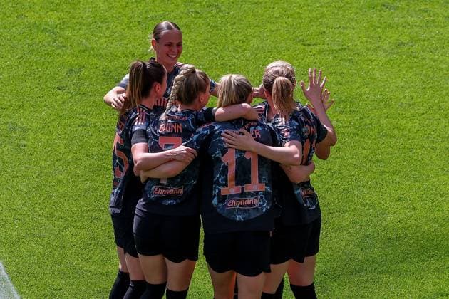 2025 04 12 xJAx Google Pixel Women Bundesliga Eintracht Frankfurt FC Bayern Munich v l , FC Bayern Munich Torjubel, Goal celebration, celebrate the goal DFL DFB REGULATIONS PROHIBIT ANY USE OF PHOTOGRAPHS as IMAGE SEQUENCES and or QUASI VIDEO Copyright: JoaquimxFerreira