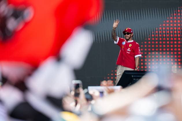 Lewis Hamilton Scuderia Ferrari HP, Great Britain, 44 at the Fan Forum in the Fanzone, BAH, Formula 1 World Championship, Gulf Air Grand Prix of Bahrain, Bahrain International Circuit, Arrival of the drivers, 2025 season, 12 04 2025 BAH, Formula 1 World Championship, Gulf Air Grand Prix of Bahrain, Bahrain International Circuit, Arrival of the drivers, 2025 season, 12 04 2025 Sakhir Copyright: xEibner-Pressefoto Memmlerx EP_MMR