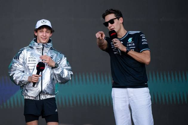 Andrea Kimi Antonelli Mercedes AMG Petronas F1 Team, Italy, 12 , George Russell Mercedes AMG Petronas F1 Team, Great Britain, 63 at the Fan Forum in the Fanzone, BAH, Formula 1 World Championship, Gulf Air Grand Prix of Bahrain, Bahrain International Circuit, Arrival of the drivers, 2025 season, 12 04 2025 BAH, Formula 1 World Championship, Gulf Air Grand Prix of Bahrain, Bahrain International Circuit, Arrival of the drivers, 2025 season, 12 04 2025 Sakhir Copyright: xEibner-Pressefoto Memmlerx EP_MMR