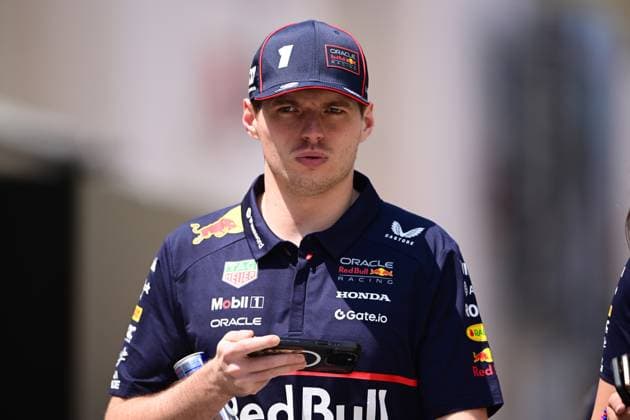 F1 Grand Prix of Bahrain - Qualifying Max Verstappen of Red Bull Racing Honda arrives in the paddock during qualifying of the Bahrain GP, the 4th round of the Formula 1 World Championship, WM, Weltmeisterschaft at the Bahrain International Circuit in Sakhir, Bahrain, on April 12, 2025. Sakhir Bahrain  Copyright: xAndreaxDiodatox originalFilename:diodato-f1bahrai250317_npiyo.jpg