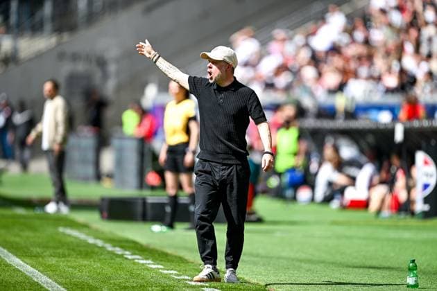 Alexander Straus FC Bayern Munich, Coach gesticulates, GER, Eintracht Frankfurt vs FC Bayern Muenchen, Football, Google Pixel Womens Bundesliga, Matchday 19, Season 2024 2025, 12 04 2025 DFB REGULATIONS PROHIBIT ANY USE OF PHOTOGRAPHS as IMAGE SEQUENCES and or QUASI VIDEO GER, Eintracht Frankfurt vs FC Bayern Muenchen, Football, Google Pixel Womens Bundesliga, Matchday 19, Season 2024 2025, 12 04 2025 Frankfurt Copyright: xEibner-Pressefoto FlorianxWiegandx EP_FWD