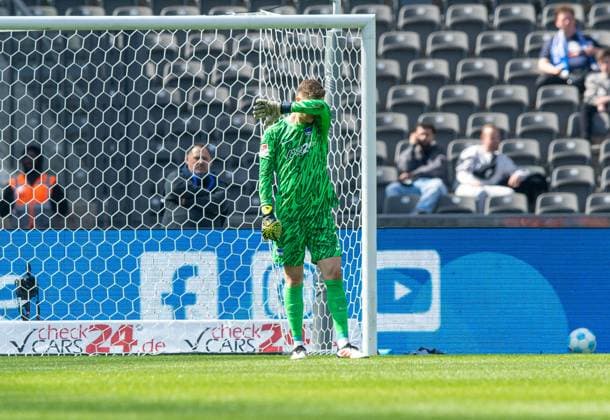 Soccer, Men, Season 2024 2025, 2 Bundesliga 29 Matchday , Hertha BSC SV Darmstadt 98, Goalkeeper Tjark Ernst Hertha BSC , Disappointment after conceding the 0 1 goal, 12 04 2025, Copyright: xSebastianxRäppold MatthiasxKochx