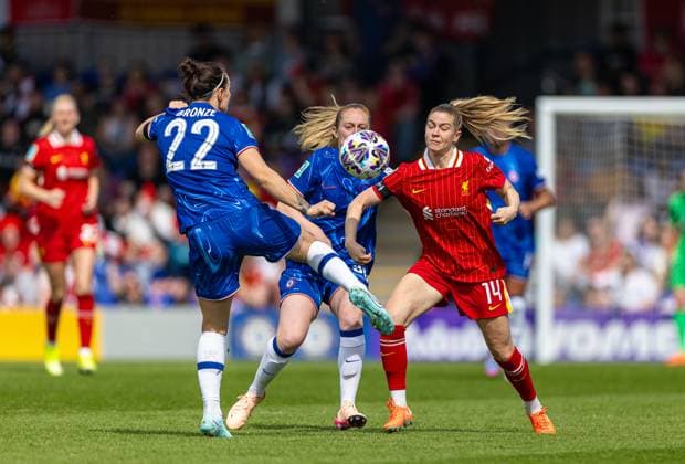 Football - FA Women™s FA Cup - Semi-Final - Chelsea FC Women v Liverpool FC Women LONDON, ENGLAND - Saturday, April 12, 2025: Liverpool s Marie Höbinger during the FA Women™s FA Cup Semi-Final match between Chelsea FC Women and Liverpool FC Women at Kingsmeadow. (Photo by David Rawcliffe Propaganda) LONDON Kingsmeadow GREATER LONDON ENGLAND  Copyright: xPropagandaxPhotoxAgencyx P2025-04-12-Chelsea_W_Liverpool_W-66