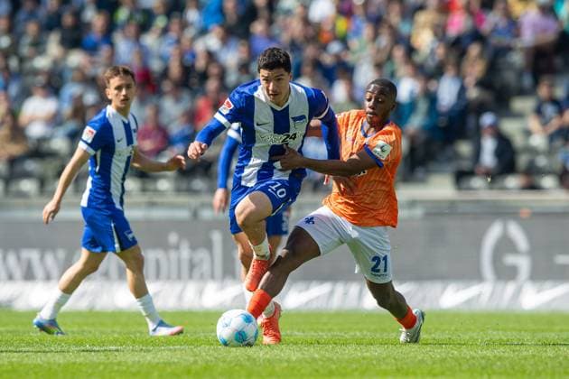 Soccer, Men, Season 2024 2025, 2 Bundesliga 29 Matchday , Hertha BSC SV Darmstadt 98, v l Michal Karbownik Hertha BSC , Ibrahim Maza Hertha BSC , Merveille Papela Darmstadt 98 , 12 04 2025, Copyright: xSebastianxRäppold MatthiasxKochx