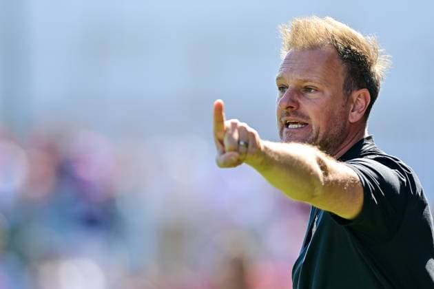 Coach Markus Fiedler Stuttgart gives instructions, gestures, gesticulates with arms, gives instructions, gesticulate, single image, action, action, 12 04 2025, Unterhaching Germany , Football, 3 Liga, SpVgg Unterhaching VfB Stuttgart II, DFB DFL REGULATIONS PROHIBIT ANY USE OF PHOTOGRAPHS AS IMAGE SEQUENCES AND OR QUASI VIDEO xslx