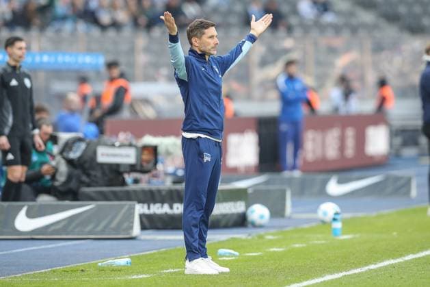 12 04 2025, xtgx, Fußball 2 Bundesliga, Hertha BSC Berlin SV Darmstadt 98 emspor, v l Stefan Leitl Hertha, Trainer gibt Anweisungen, gestikuliert mit den Armen, gesticulate, gives instructions DFL DFB REGULATIONS PROHIBIT ANY USE OF PHOTOGRAPHS as IMAGE SEQUENCES and or QUASI VIDEO Berlin