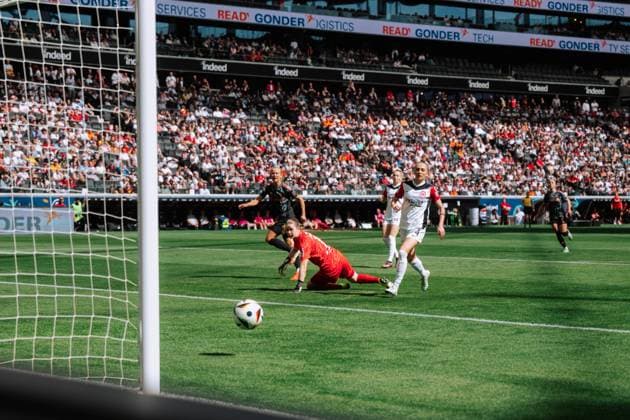 12 04 25, Women, Soccer, 1 BL, Season 2024 2025, Eintracht Frankfurt FC Bayern Munich, Matchday 19 Goal kick by Pernille Harder 21 from Bayern Munich past Stina Johannes 1 Eintracht Frankfurt Frankfurt Deutsche Bank Park HE Germany