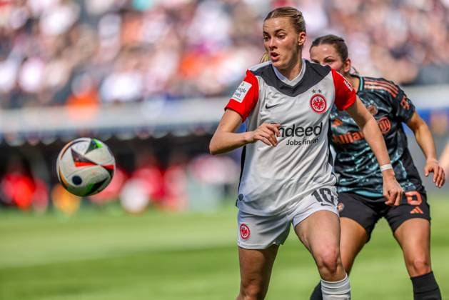 GER, Frankfurt, Eintracht Frankfurt vs FC Bayern Munich, Google Pixel Bundesliga, Soccer, DFB, Spielzeit 2024 2025, Deutsche Bank Park, 19 Spieltag, im Bild Laura Freigang Eintracht Frankfurt Frauen 10 DFB DFL REGULATIONS PROHIBIT ANY USE OF PHOTOGRAPHS AS IMAGE SEQUENCES AND OR QUASI VIDEO, 12 04 2025, Copyright: HMBxMedia HendrikxHamelau