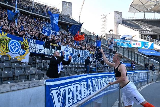 Soccer 2 Bundesliga, Hertha BSC Berlin SV Darmstadt 98 12 04 2025, xdanx, Soccer 2 Bundesliga, Hertha BSC Berlin SV Darmstadt 98 v l Isac Lidberg SV Darmstadt 98 gives away his jersey in the fan curve DFL DFB REGULATIONS PROHIBIT ANY USE OF PHOTOGRAPHS as IMAGE SEQUENCES and or QUASI VIDEO Daniel Lakomski Mix1Press Berlin Olympiastadion Berlin Germany DEU Copyright: xDanielxLakomskix