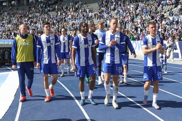 12 04 2025, xtgx, Soccer 2 Bundesliga, Hertha BSC Berlin SV Darmstadt 98 emspor, v l Pascal Klemens Hertha, 41 , Derry Scherhant Hertha, 39 , Michal Karbownik Hertha, 33 disappointed, looks disappointed, disappointed DFL DFB DFB REGULATIONS PROHIBIT ANY USE OF PHOTOGRAPHS AS IMAGE SEQUENCES AND OR QUASI VIDEO Berlin