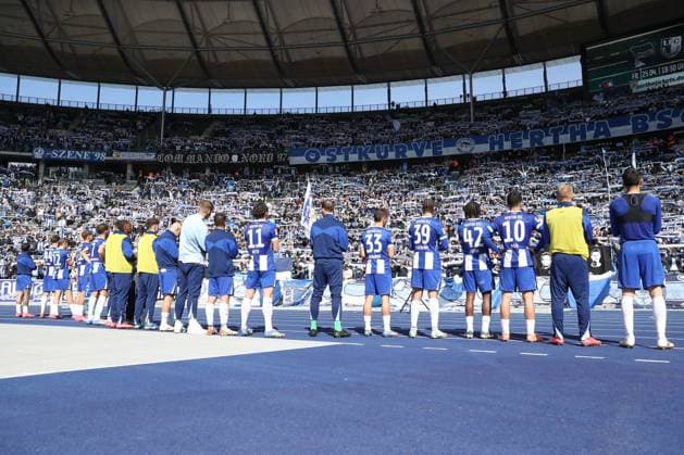 12 04 2025, xtgx, Fussball 2 Bundesliga, Hertha BSC Berlin SV Darmstadt 98 emspor, v l Hertha enttaeuscht, schaut enttaeuscht, niedergeschlagen, disappointed DFL DFB REGULATIONS PROHIBIT ANY USE OF PHOTOGRAPHS as IMAGE SEQUENCES and or QUASI VIDEO Berlin