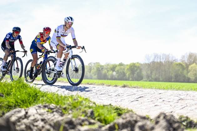 Sport Bilder des Tages Belgian Lotte Kopecky of SD Worx-Protime pictured in action during the women s race of the Paris-Roubaix one day cycling race, 148,5 km from Denain to Roubaix, France, on Saturday 12 April 2025. JASPERxJACOBS  x120616857x