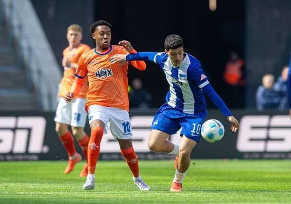 Soccer, Men, Season 2024 2025, 2 Bundesliga 29 Matchday , Hertha BSC SV Darmstadt 98, f l Jean Paul Boetius Darmstadt 98 , Ibrahim Maza Hertha BSC , 12 04 2025, Copyright: xSebastianxRäppold MatthiasxKochx