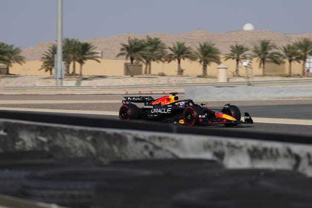 F1 - BAHRAIN GRAND PRIX 2025 01 VERSTAPPEN Max (nld), Red Bull Racing RB21, action during the Formula 1 Gulf Bahrain Grand Prix 2025, 4th round of the 2025 FIA Formula One World Championship, WM, Weltmeisterschaft from April 11 to 13, 2025 on the Bahrain International Circuit, in Sakhir, Bahrain -  Copyright: xFLORENTxGOODENx