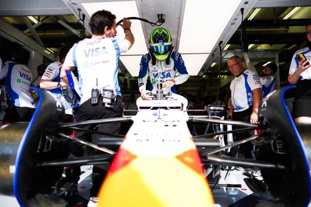 F1 - BAHRAIN GRAND PRIX 2025 HADJAR Isack (fra), Visa Cash App RB F1 Team VCARB02, portrait during the Formula 1 Gulf Bahrain Grand Prix 2025, 4th round of the 2025 FIA Formula One World Championship, WM, Weltmeisterschaft from April 11 to 13, 2025 on the Bahrain International Circuit, in Sakhir, Bahrain -  Copyright: xEricxAlonsox