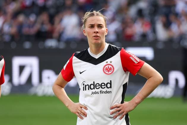 2025 04 12 xJAx Google Pixel Womens Bundesliga Eintracht Frankfurt FC Bayern Munich v l , Laura Freigang Eintracht Frankfurt , disappointed, disappointed looking, dissapointed, sad, frustrated, frustrated, frustrated after the end of the game DFL DFB REGULATIONS PROHIBIT ANY USE OF PHOTOGRAPHS as IMAGE SEQUENCES and or QUASI VIDEO Copyright: JoaquimxFerreira