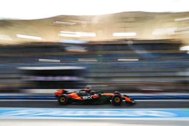 F1 - BAHRAIN GRAND PRIX 2025 81 PIASTRI Oscar (aus), McLaren F1 Team MCL39, action during the Formula 1 Gulf Bahrain Grand Prix 2025, 4th round of the 2025 FIA Formula One World Championship, WM, Weltmeisterschaft from April 11 to 13, 2025 on the Bahrain International Circuit, in Sakhir, Bahrain - SakhirBahrain  Copyright: xEricxAlonsox