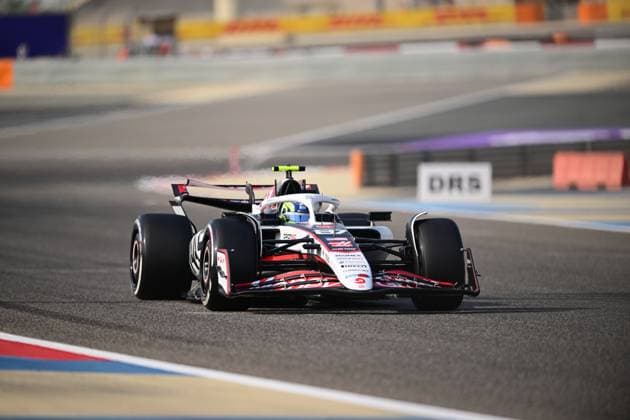 F1 Grand Prix of Bahrain - Qualifying Oliver Bearman of Haas F1 Team runs during the qualifying of the Bahrain GP, the 4th round of the Formula 1 World Championship, WM, Weltmeisterschaft at Bahrain International Circuit in Sakhir, Bahrain, on April 12, 2025. Sakhir Bahrain  Copyright: xAndreaxDiodatox originalFilename:diodato-f1bahrai250412_npbAe.jpg