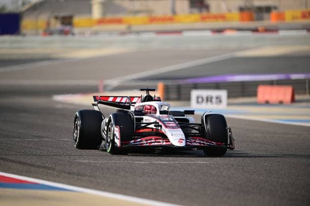 F1 Grand Prix of Bahrain - Qualifying Esteban Ocon of the Haas F1 Team runs during the qualifying of the Bahrain GP, the 4th round of the Formula 1 World Championship, WM, Weltmeisterschaft at the Bahrain International Circuit in Sakhir, Bahrain, on April 12, 2025. Sakhir Bahrain  Copyright: xAndreaxDiodatox originalFilename:diodato-f1bahrai250412_nplBY.jpg
