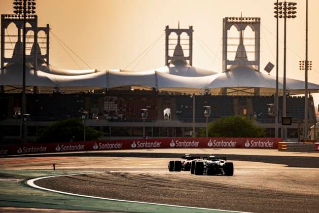 Formula 1 Gulf Air Bahrain Grand Prix 2025 Alexis Perrin OVERTAKE MAXPPP - Sakhir 12 04 2025 81 PIASTRI Oscar (aus), McLaren F1 Team, action, 12 ANTONELLI Andrea Kimi (ita), Mercedes AMG Petronas, action during the Formula 1 Gulf Air Bahrain Grand Prix 2025, the 4th round of the 2025 FIA Formula 1 World Championship, WM, Weltmeisterschaft on the Bahrain International Circuit from April 10 to 13, 2025, in Sakhir, Bahrain Sakhir Bahrain Copyright: xOVERTAKE MAXPPPxAlexisxPerrinx OVT202504129040 OVT202504129040