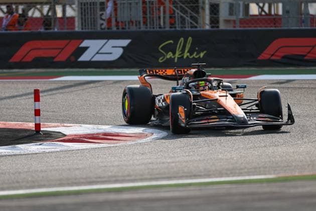 F1 Grand Prix Of Bahrain - Qualifying Oscar Piastri of Australia drives the (81) McLaren MCL39 Mercedes during qualifying ahead of the F1 Grand Prix of Bahrain at Bahrain International Circuit in Sakhir, Bahrain, on April 12, 2025. Sakhir Southern Governorate Bahrain  Copyright: xPaddockerx originalFilename:paddocker-f1grandp250412_npiqT.jpg