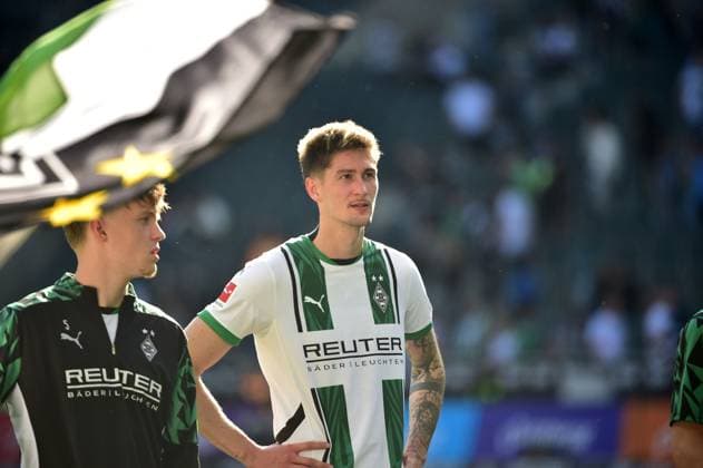 12 04 2025 Moenchengladbach Fussball, Herren, Saison 2024 2025, Borussia Moenchengladbach vs SC Freiburg Enttaeuscht Enttaeuschtung bei den Gladbachern nach Spielende Hier Tomas Cvancara Gladbach, re , Luca Netz Gladbach, li DFL regulations prohibit any use of photographs as image sequences and or quasi video Borussia Park NRW Deutschland