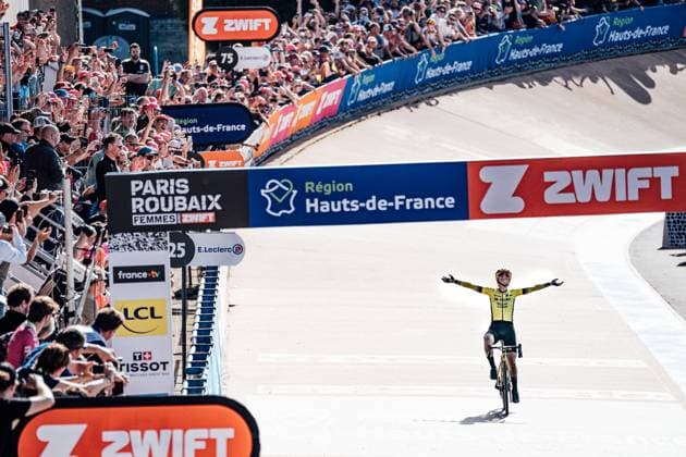 2025 Paris Roubaix Femmes Avec Zwift Picture by Zac Williams SWpix.com - 12 04 2025 - Cycling - 2025 Paris Roubaix Femmes Avec Zwift, France - Pauline Ferrand-Prevot, Visma Lease a Bike, wins the 2025 Paris Roubaix Femmes Avec Zwift. Copyright: x xSWpix.comx(t axPhotographyxHubxLtd)xZacxWilliams SWpix.comx SWP-2864-0007