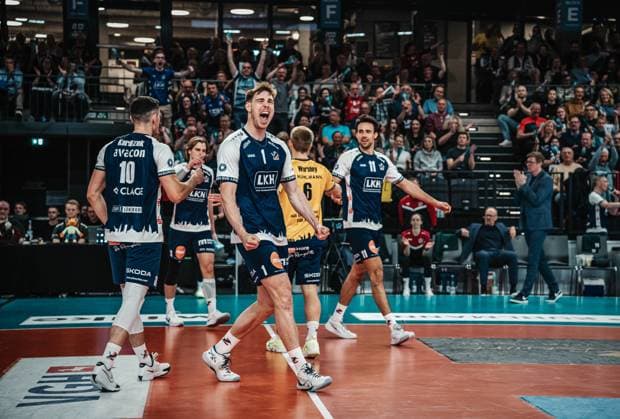 Volleyball Men Season 2024 2025 Volleyball Bundesliga Playoff Semifinal Game 3 SVG Lüneburg vs VfB Friedrichshafen 12 04 2025 Simon Torwie 1 SVG Lüneburg cheers Lüneburg LKH Arena Niedersachsen Germany
