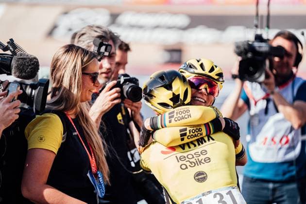 2025 Paris Roubaix Femmes Avec Zwift Picture by Zac Williams SWpix.com - 12 04 2025 - Cycling - 2025 Paris Roubaix Femmes Avec Zwift, France - Pauline Ferrand-Prevot, Visma Lease a Bike, wins the 2025 Paris Roubaix Femmes Avec Zwift. Copyright: x xSWpix.comx(t axPhotographyxHubxLtd)xZacxWilliams SWpix.comx SWP-2864-0026