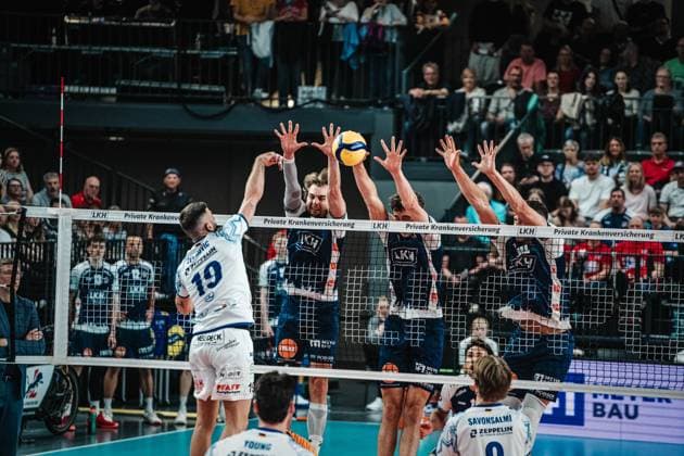 Volleyball Men Season 2024 2025 Volleyball Bundesliga Playoff Semifinal Match 3 SVG Lüneburg vs VfB Friedrichshafen 12 04 2025 Ivan Zeljkovic 19 VfB Friedrichshafen against the block of Michael Patrick Wright 3 SVG Lüneburg , Joscha Kunstmann 7 SVG Lüneburg and Xander Wolf Wassenaar Ketrzynski 11 SVG Lüneburg Lüneburg LKH Arena Niedersachsen Germany