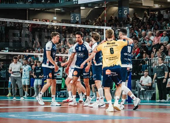 Volleyball Men Season 2024 2025 Volleyball Bundesliga Playoff Semifinal Game 3 SVG Lüneburg vs VfB Friedrichshafen 12 04 2025 The SVG Lüneburg team cheers Lüneburg LKH Arena Niedersachsen Germany