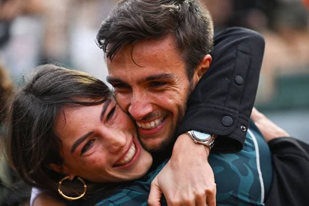 Bilder des Jahres 2025, Sport 04 April Sport Bilder des Tages Rolex Masters - Lorenzo Musetti v Alex de Minaur Lorenzo Musetti (ITA) celebrates his victory with his girlfriend after his semi final match at the Monaco Rolex Masters in Monte Carlo, Monaco on April 12, 2025. Photo by Corinne Dubreuil ABACAPRESS.COM Monaco Monaco  Copyright: xDubreuilxCorinne ABACAx