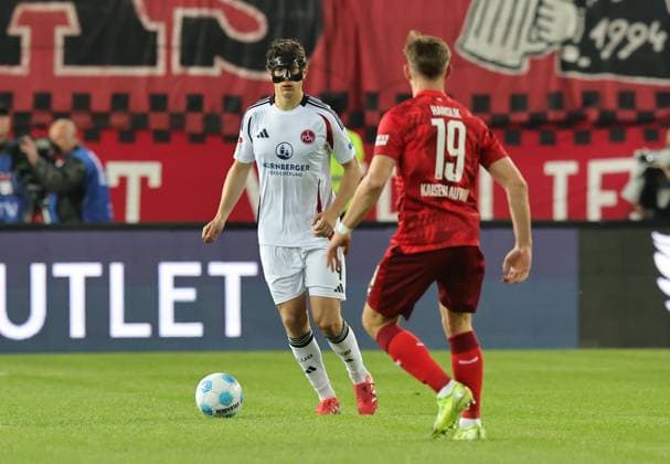 12 04 2025 Soccer Season 2024 2025 2 Soccer Bundesliga 29 Matchday 1 FC Kaiserslautern FCK Lautern Red Devils 1 FC Nuremberg FCN Club Sportfoto Zink DaMa xdaxmax DFL regulations prohibit any use of photographs as image sequences and or quasi video only for editorial use Fabio Gruber 4, 1 FC Nuremberg FCN Daniel Hanslik 19, 1 FC Kaiserslautern FCK
