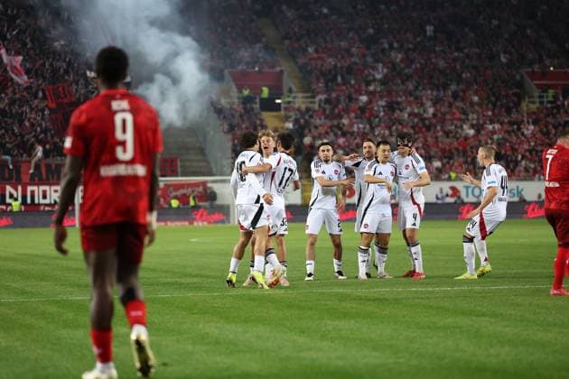 12 04 2025, xrekx, Fußball 2 Bundesliga, 1 FC Kaiserslautern 1 FC Nürnberg v l Torjubel nach dem Tor zum 0 1 celebrating the goal celebrate durch Fabio Gruber 1 FC Nuernberg DFL DFB REGULATIONS PROHIBIT ANY USE OF PHOTOGRAPHS as IMAGE SEQUENCES and or QUASI VIDEO Kaiserslautern