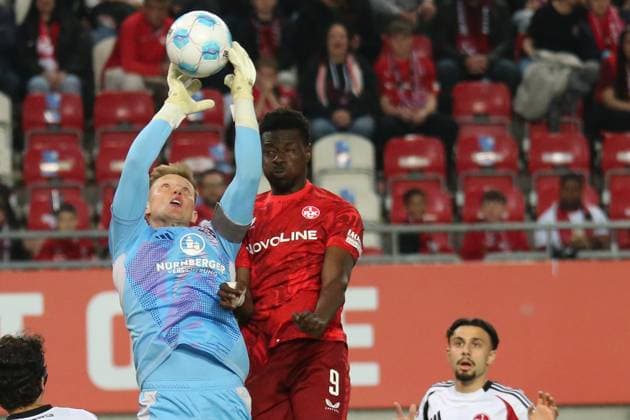 12 04 2025, xmohx, Fussball 2 Bundesliga, 1 FC Kaiserslautern 1 FC Nürnberg v l Jan Reichert 1 FC Nuernberg Ragnar Ache 1 FC Kaiserslautern Zweikampf, Aktion, action, battle for the ball DFL DFB REGULATIONS PROHIBIT ANY USE OF PHOTOGRAPHS as IMAGE SEQUENCES and or QUASI VIDEO Kaiserslautern