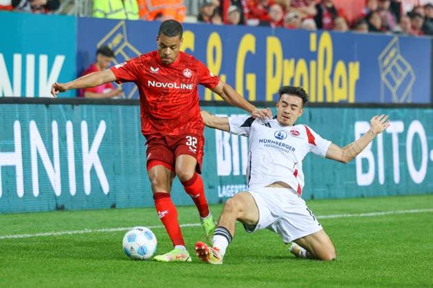 12 04 2025, xmohx, Fußball 2 Bundesliga, 1 FC Kaiserslautern 1 FC Nürnberg v l Jan Gyamerah 1 FC Kaiserslautern Julian Justvan 1 FC Nuernberg Zweikampf, Aktion, action, battle for the ball DFL DFB REGULATIONS PROHIBIT ANY USE OF PHOTOGRAPHS as IMAGE SEQUENCES and or QUASI VIDEO Kaiserslautern