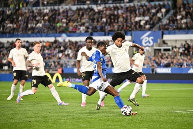 RC Strasbourg Alsace v OGC Nice - Ligue 1 McDonald s 2024 2025 26 Dilane BAKWA (rcsa) - 04 DANTE (ogcn) during the Ligue 1 McDonald s match between Strasbourg and Nice at Stade de la Meinau on April 12, 2025 in Strasbourg, France. Strasbourg France  Copyright: xFEPx 776305386