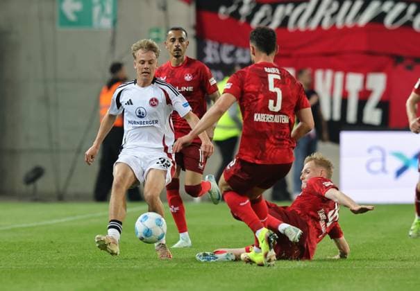 12 04 2025 Soccer Season 2024 2025 2 Soccer Bundesliga 29 Matchday 1 FC Kaiserslautern FCK Lautern Red Devils 1 FC Nuremberg FCN Club Sportfoto Zink DaMa xdaxmax DFL regulations prohibit any use of photographs as image sequences and or quasi video only for editorial use Tim Janisch 32, 1 FC Nuremberg FCN Maximilian Bauer 5, 1 FC Kaiserslautern FCK Tm Breithaupt 16, 1 FC Kaiserslautern FCK
