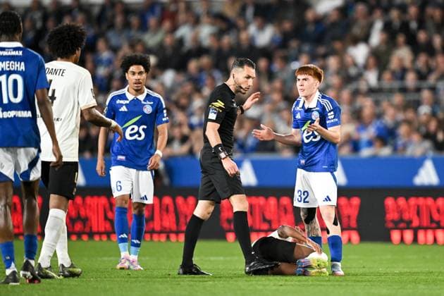 RC Strasbourg Alsace v OGC Nice - Ligue 1 McDonald s 2024 2025 Jeremie PIGNARD (ARBITRE) - 32 Valentin BARCO (rcsa) during the Ligue 1 McDonald s match between Strasbourg and Nice at Stade de la Meinau on April 12, 2025 in Strasbourg, France. Strasbourg France  Copyright: xFEPx 776305386