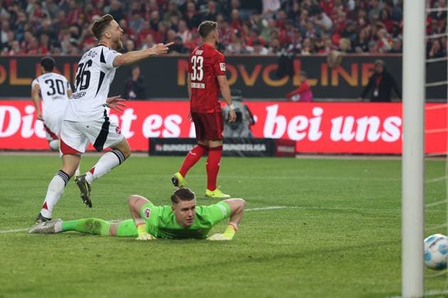 12 04 2025, xrekx, Fußball 2 Bundesliga, 1 FC Kaiserslautern 1 FC Nürnberg v l Torjubel nach dem Tor zum 0 2 celebrating the goal celebrate durch Mahir Emreli 1 FC Nuernberg mit Lukas Schleimer 1 FC Nuernberg Julian Krahl 1 FC Kaiserslautern Jan Elvedi 1 FC Kaiserslautern enttaeuscht, disappointed, looks disappointed, sad, frustrated, dejected, disappointed, sad, frustrated DFL DFB REGULATIONS PROHIBIT ANY USE OF PHOTOGRAPHS as IMAGE SEQUENCES and or QUASI VIDEO Kaiserslautern