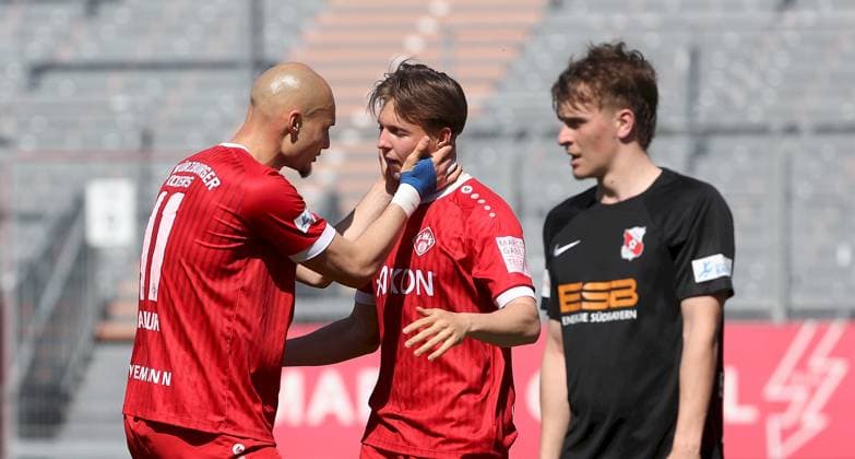 12 04 2025, Men, Soccer, Season 2024 2025, Regionalliga Bayern, 29 Matchday FC Wuerzburger Kickers SpVgg Hankhofen Hailing v li Alem Japaur FC Wuerzburger Kickers , Fabian Wessig FC Wuerzburger Kickers mit Torjubel, celebrate the goal, goal celebration, Jubel über das Tor zum 3 1, Lennard Stockinger SpVgg Hankhofen Hailing Wuerzburg AKON ARENA Bayern Germany