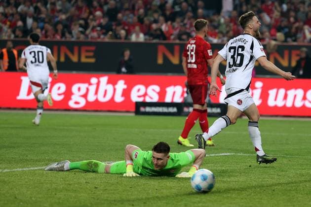 12 04 2025, xrekx, Fußball 2 Bundesliga, 1 FC Kaiserslautern 1 FC Nürnberg v l Torjubel nach dem Tor zum 0 2 celebrating the goal celebrate durch Mahir Emreli 1 FC Nuernberg Lukas Schleimer 1 FC Nuernberg Julian Krahl 1 FC Kaiserslautern DFL DFB REGULATIONS PROHIBIT ANY USE OF PHOTOGRAPHS as IMAGE SEQUENCES and or QUASI VIDEO Kaiserslautern
