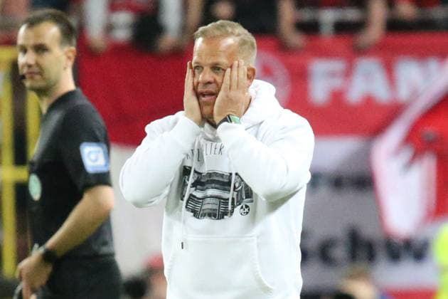 12 04 2025, xmohx, Fussball 2 Bundesliga, 1 FC Kaiserslautern 1 FC Nürnberg v l Coach Markus Anfang 1 FC Kaiserslautern gives instructions, gesticulates, gesticulate with arms gives instructions, gesticulate DFL DFB REGULATIONS PROHIBIT ANY USE OF PHOTOGRAPHS as IMAGE SEQUENCES and or QUASI VIDEO Kaiserslautern