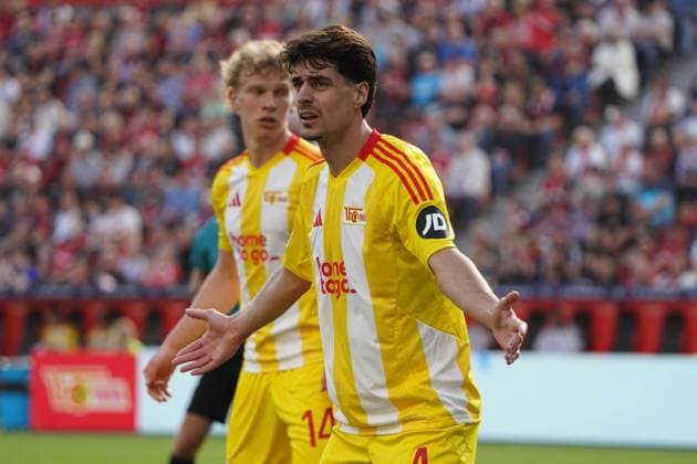 Soccer, 1 Bundesliga, Season 2024 2025, Bayer 04 Leverkusen 1 FC Union Berlin 12 04 2025, Bayarena Leverkusen Diogo Leite ,union berlin action, single image