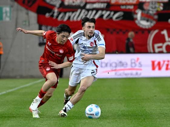 Football 2 Bundesliga Season 2024 25 1 FC Kaiserslautern 12 04 2025 Fritz Walter Stadion 1 FC Kaiserslautern fck 1 FC Nürnberg fcn 1 2 Daisuke YOKOTA 1 FC Kaiserslautern , li Enrico VALENTINI 1 FC Nürnberg 1 FC Kaiserslautern