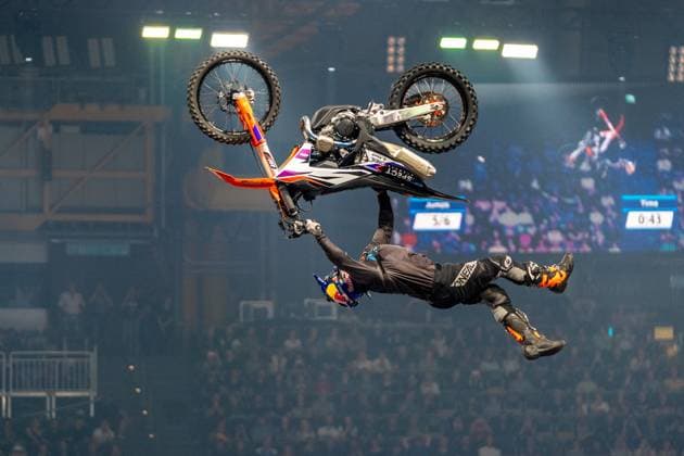 Bilder des Jahres 2025, Sport 04 April Sport Themen der Woche KW15 Sport Bilder des Tages Luc Ackermann (Deutschland) in Aktion bei der Freestyle-Motocross-Show Night of the Jumps in München am 12.04.2025 *** Luc Ackermann Germany in action at the freestyle motocross show Night of the Jumps in Munich on 12 04 2025