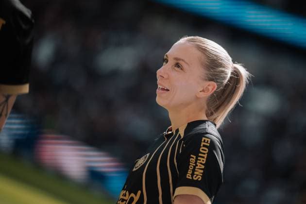 12.04.25, Frauen, Fussball, 1.BL, Saison 2024 2025, Eintracht Frankfurt - FC Bayern München, 19. Spieltag Elisa Senß 6 (Eintracht Frankfurt) im Gespräch Frankfurt Deutsche Bank Park HE Deutschland *** 12 04 25, Women, Soccer, 1 BL, Season 2024 2025, Eintracht Frankfurt FC Bayern Munich, Matchday 19 Elisa Senß 6 Eintracht Frankfurt in conversation Frankfurt Deutsche Bank Park HE Germany